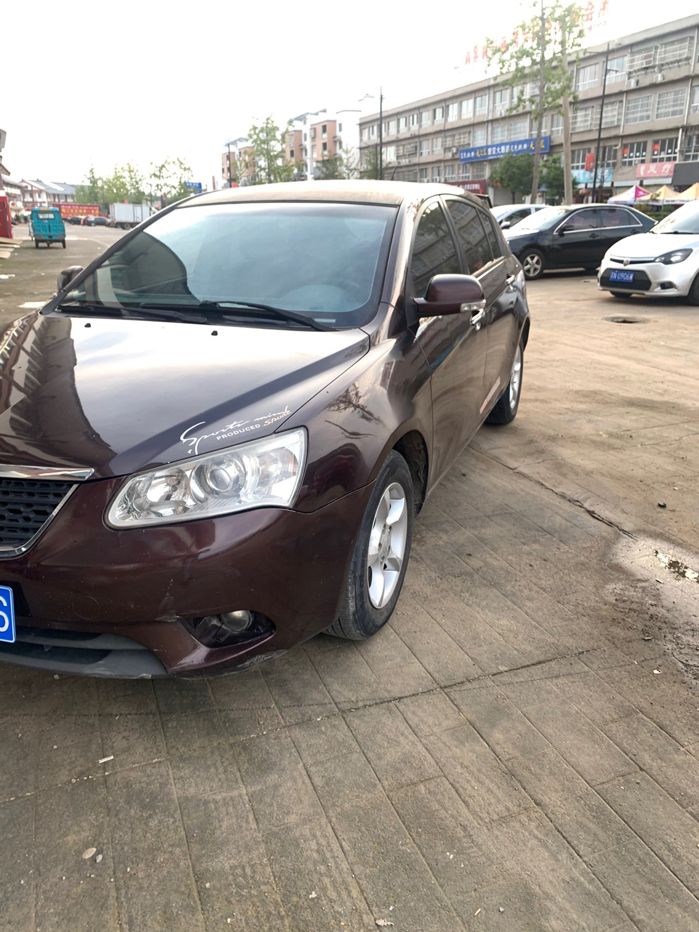 2011年吉利帝豪frv两箱